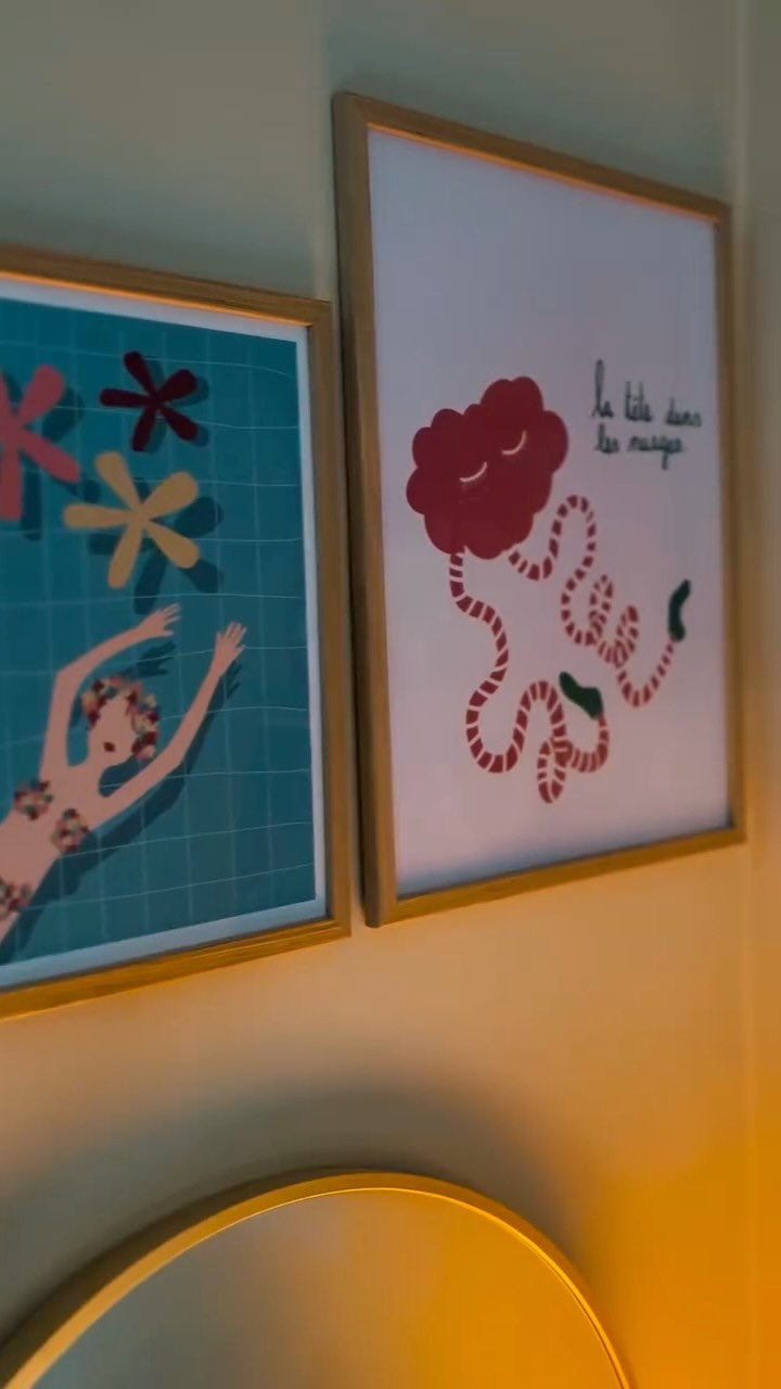 Ma première année pleinement à mon compte ☀️
Un petit aperçu de quelques projets : de la pose, des identités visuelles, des illustrations… et bien plus encore.
Cette année m’a confirmé que j’ai fait le bon choix en quittant le salariat.
Des défis, des remises en question, mais surtout beaucoup de joie, de rencontres et de créations qui me ressemblent ☀️
2026, j’ai tellement hâte de continuer à créer, imaginer et mettre du soleil dans vos projets !!!
#graphiste #graphistedesigner #freelancecreative #entrepreneuse #creativelifestyle