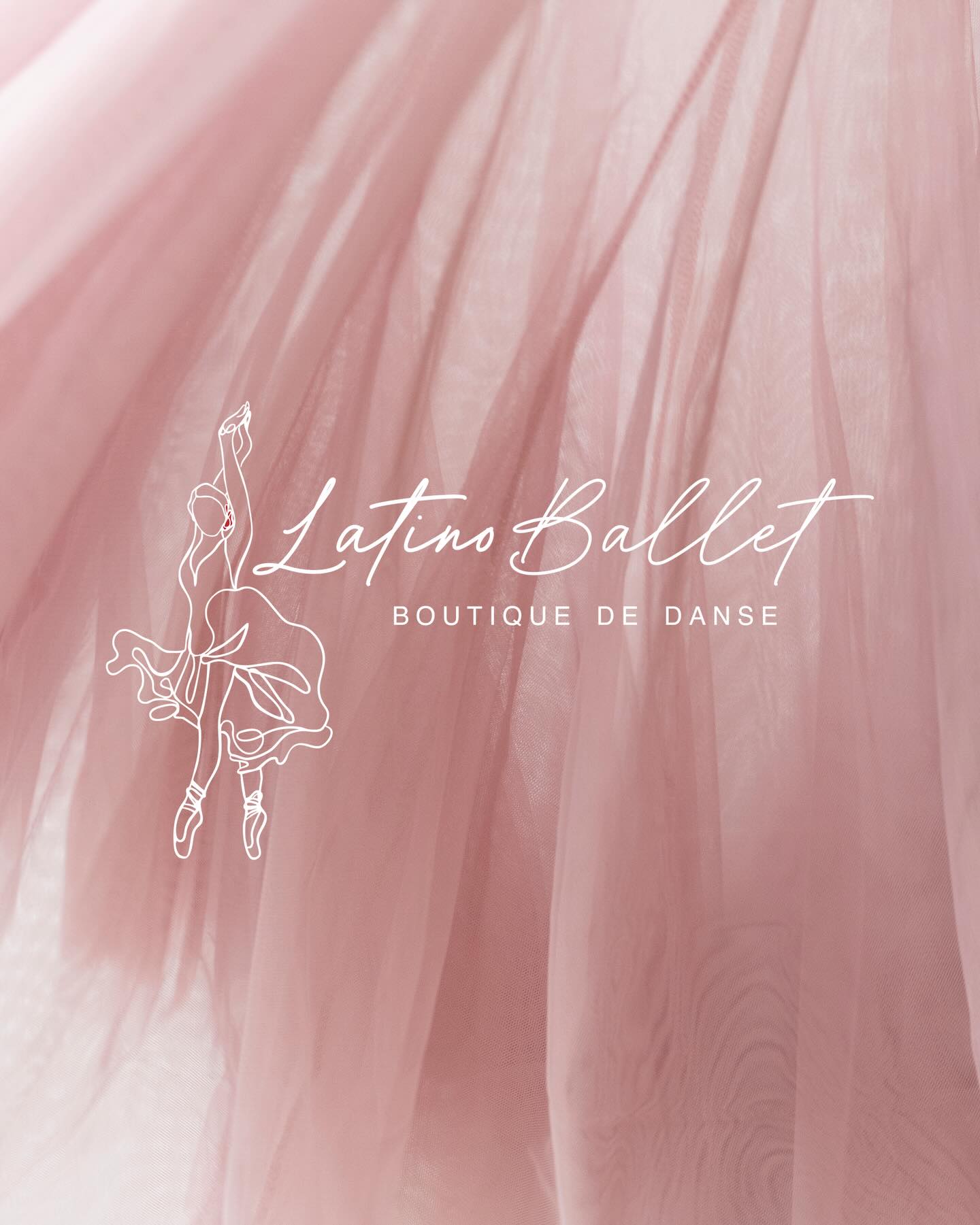 💃🏼J’ai eu la chance de créer le logo de la boutique de danse @latinoballet_boutique , située à Nice au 8 Bd Raimbaldi.
Une boutique spécialisée en danse latine et en ballet. Pour ce logo, j’ai travaillé main dans la main avec la cliente pour traduire ses envies, son univers et l’énergie de sa boutique.
Un mélange de finesse, de rythme et de caractère à son image. ✨🩰💃
#logo #identitévisuelle #graphiste #nice #latinoballet #danse #créationgraphique #brandingdesign
